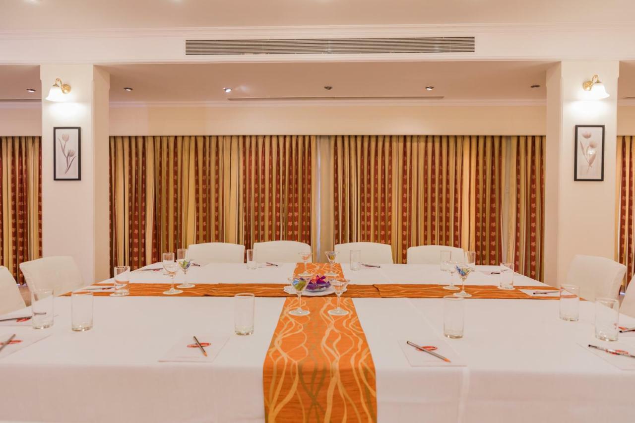 Chances Resort And Casino An Indy Resort Panaji Exterior foto